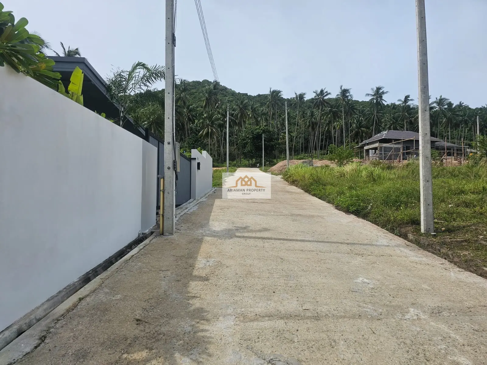 Quiet 800 sqm Freehold Land on a Private Road in Maenam Soi 1, Ko Samui