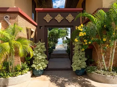 Spacious 9-Bedroom Villa in Bangrak with Modern Tropical Charm and Beach Access