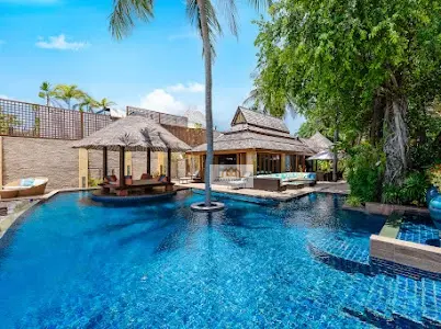 Spacious 9-Bedroom Villa in Bangrak with Modern Tropical Charm and Beach Access