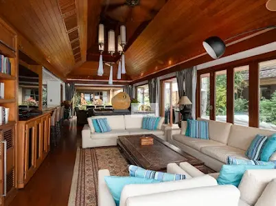 Spacious 9-Bedroom Villa in Bangrak with Modern Tropical Charm and Beach Access