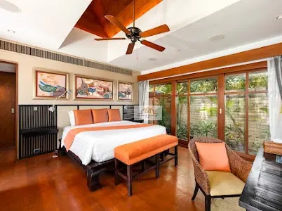 Spacious 9-Bedroom Villa in Bangrak with Modern Tropical Charm and Beach Access