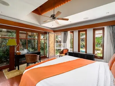 Spacious 9-Bedroom Villa in Bangrak with Modern Tropical Charm and Beach Access