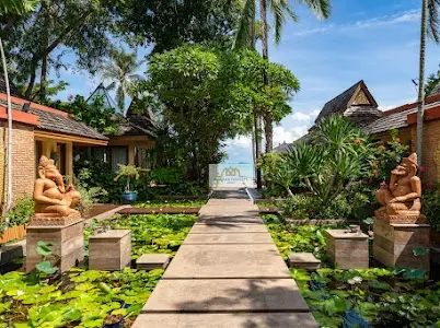 Spacious 9-Bedroom Villa in Bangrak with Modern Tropical Charm and Beach Access