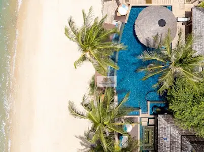 Spacious 9-Bedroom Villa in Bangrak with Modern Tropical Charm and Beach Access