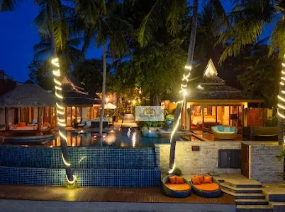 Spacious 9-Bedroom Villa in Bangrak with Modern Tropical Charm and Beach Access
