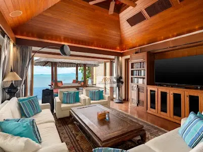 Spacious 9-Bedroom Villa in Bangrak with Modern Tropical Charm and Beach Access