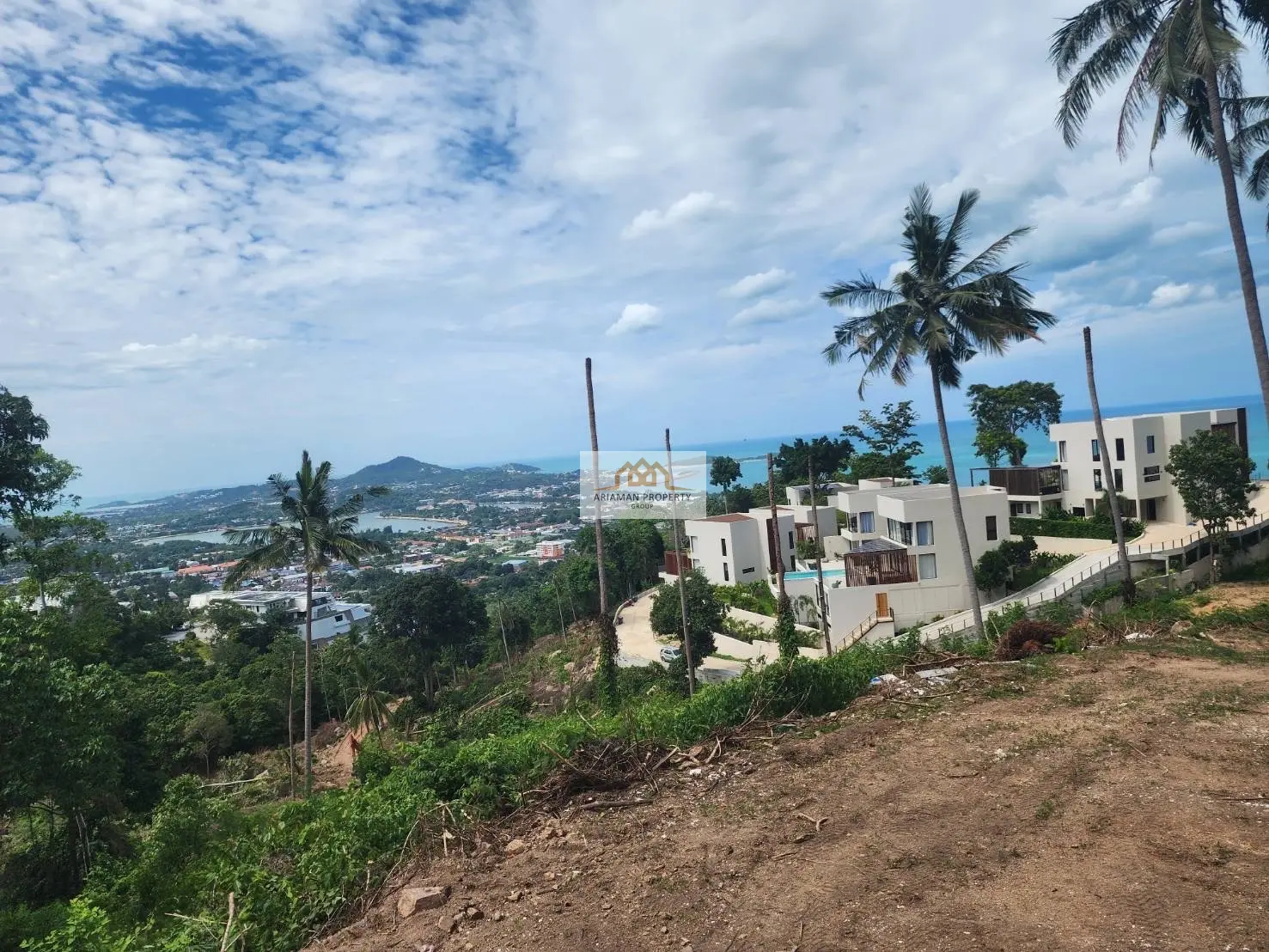 ที่ดินยกสูงกว้างขวางพร้อมวิวทะเลพาโนรามาที่เกาะสมุย บ่อผุด