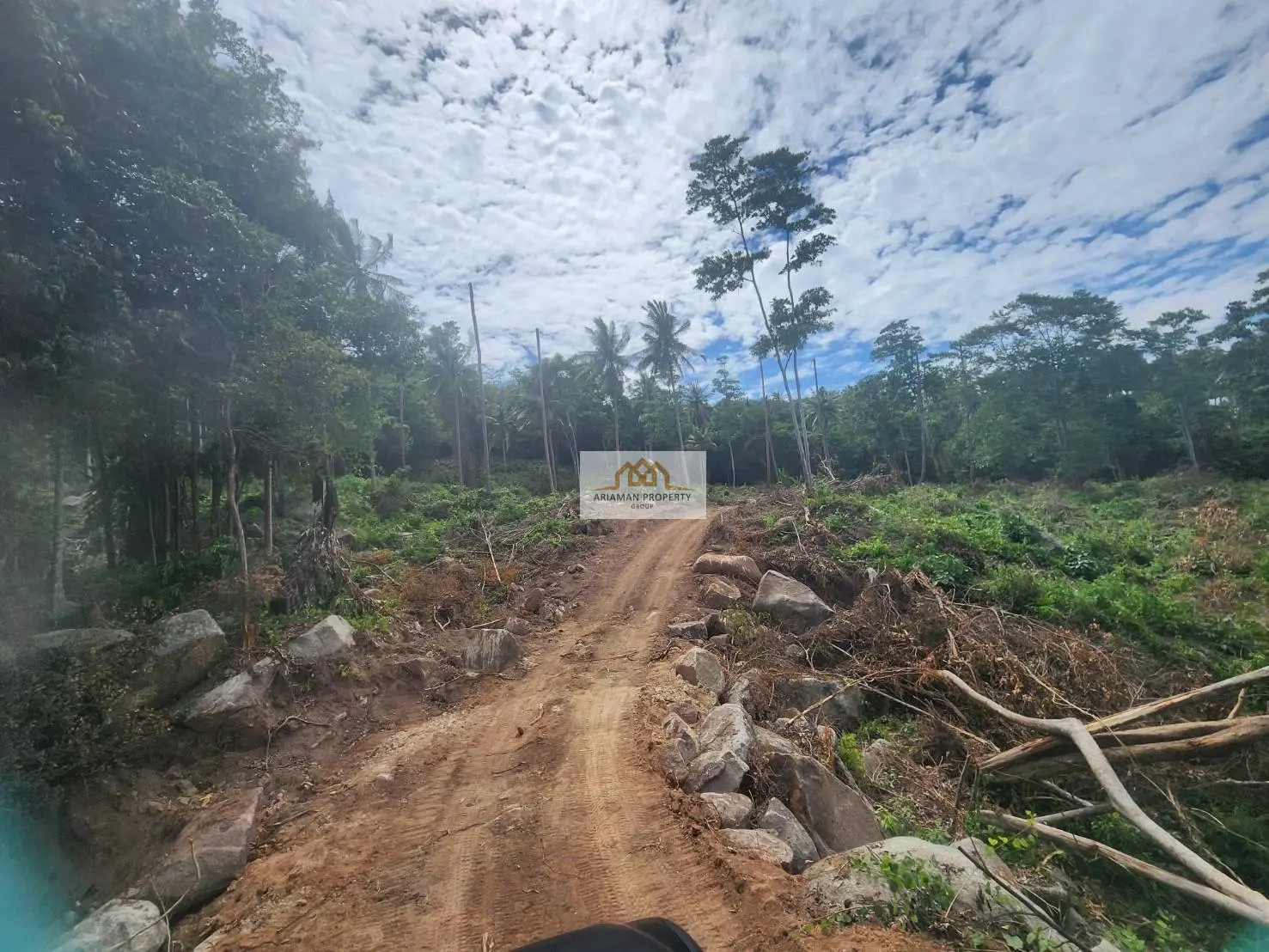 ที่ดินยกสูงกว้างขวางพร้อมวิวทะเลพาโนรามาที่เกาะสมุย บ่อผุด