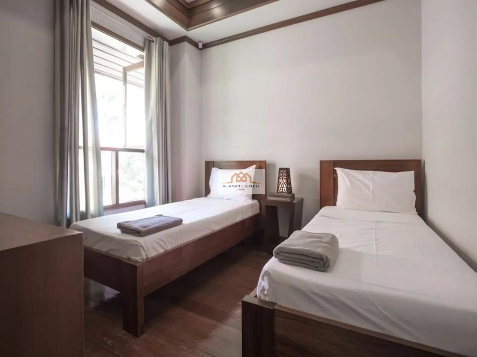 วิลล่าขนาด 5 ห้องนอน พร้อมสวนเขตร้อนและกำแพงส่วนตัวในบ่อผุด