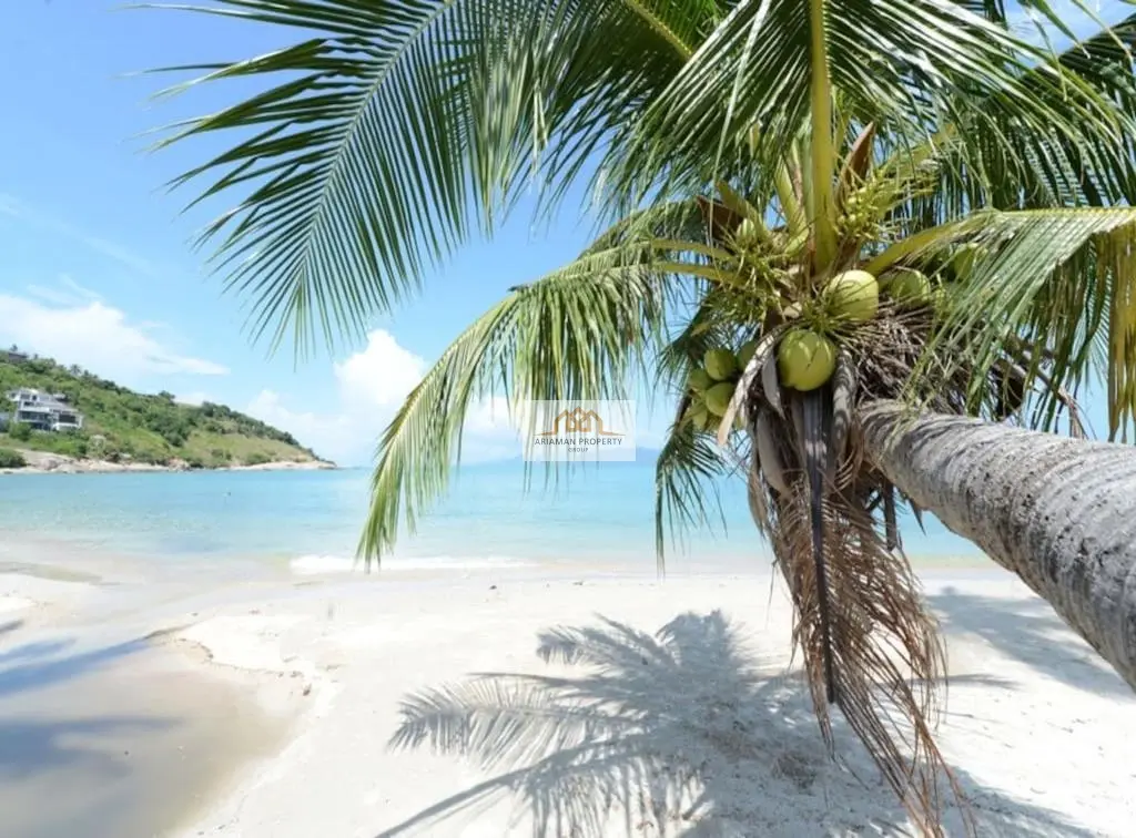 วิลล่าขนาด 5 ห้องนอน พร้อมสวนเขตร้อนและกำแพงส่วนตัวในบ่อผุด