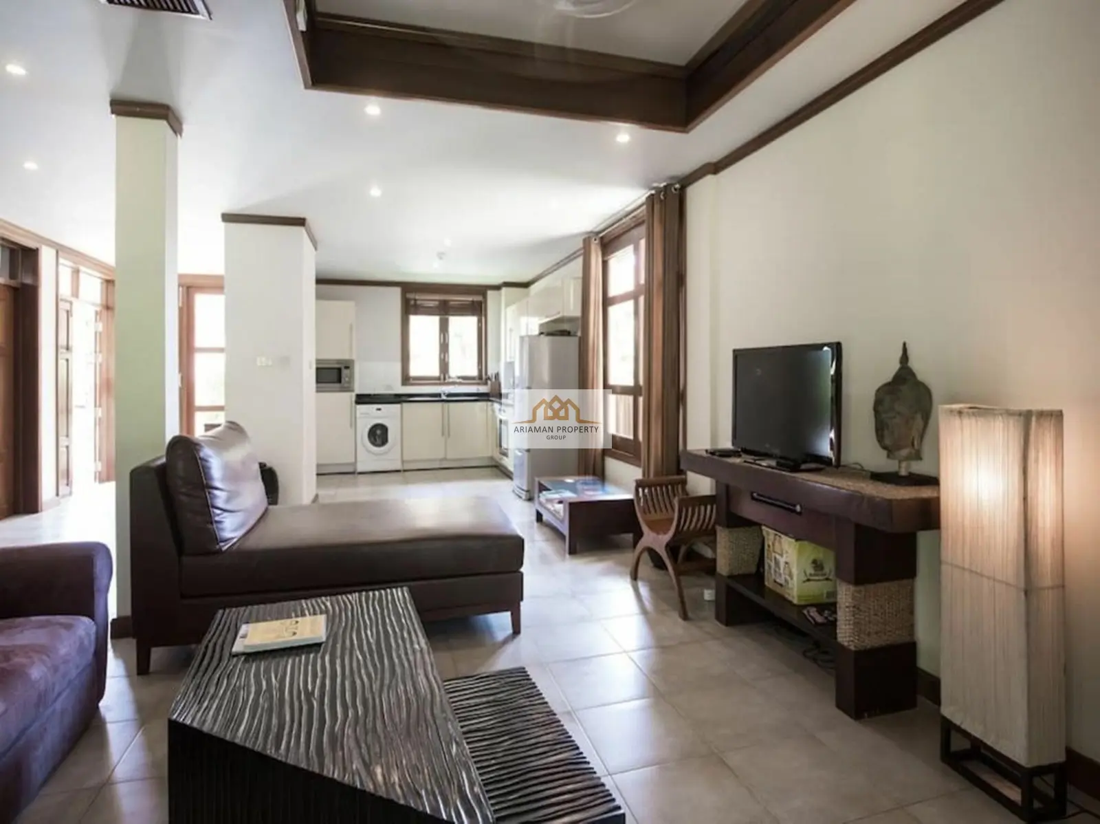 วิลล่าขนาด 5 ห้องนอน พร้อมสวนเขตร้อนและกำแพงส่วนตัวในบ่อผุด