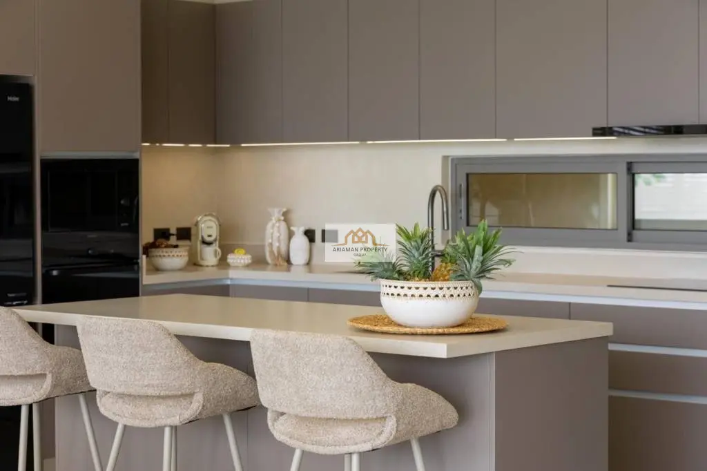 Incredible 5-Bedroom Villa with Infinity Pool and Ocean Views