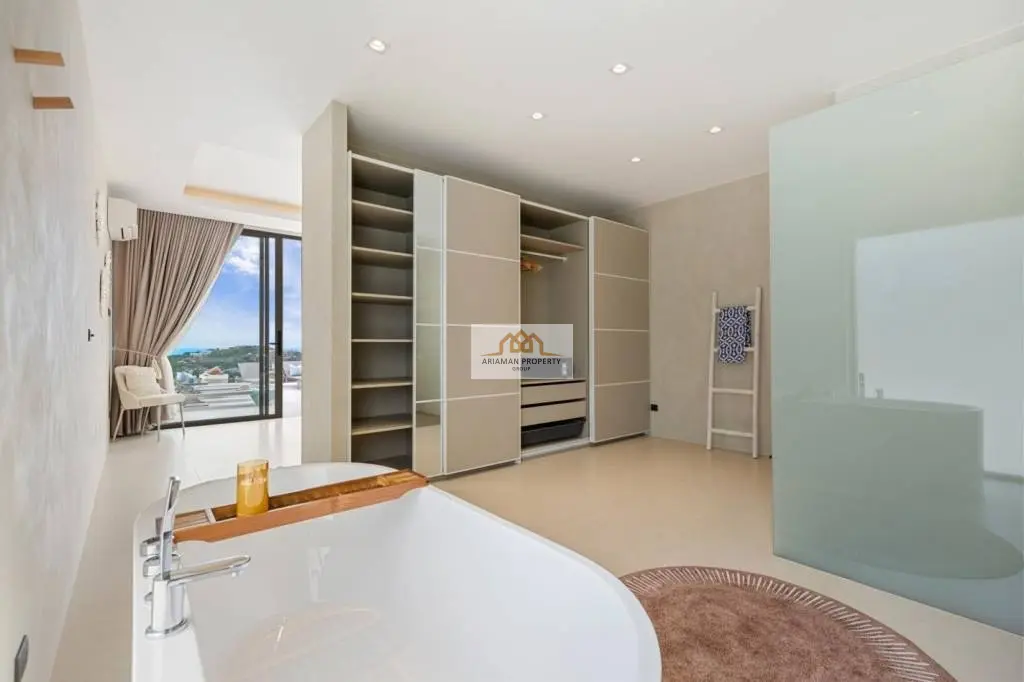 Incredible 5-Bedroom Villa with Infinity Pool and Ocean Views