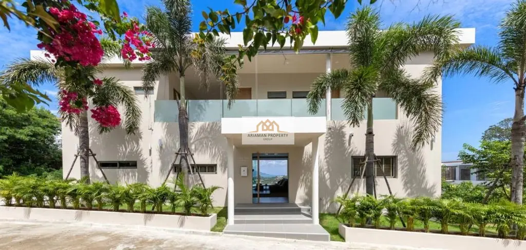 Incredible 5-Bedroom Villa with Infinity Pool and Ocean Views