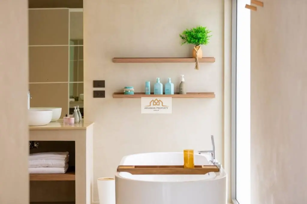 Incredible 5-Bedroom Villa with Infinity Pool and Ocean Views