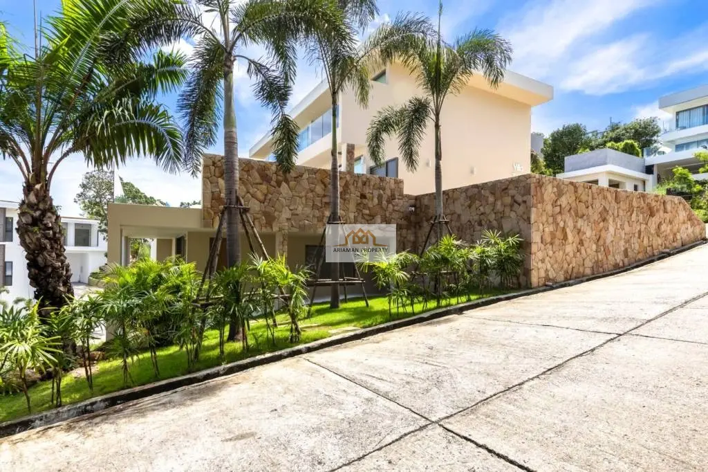 Incredible 5-Bedroom Villa with Infinity Pool and Ocean Views