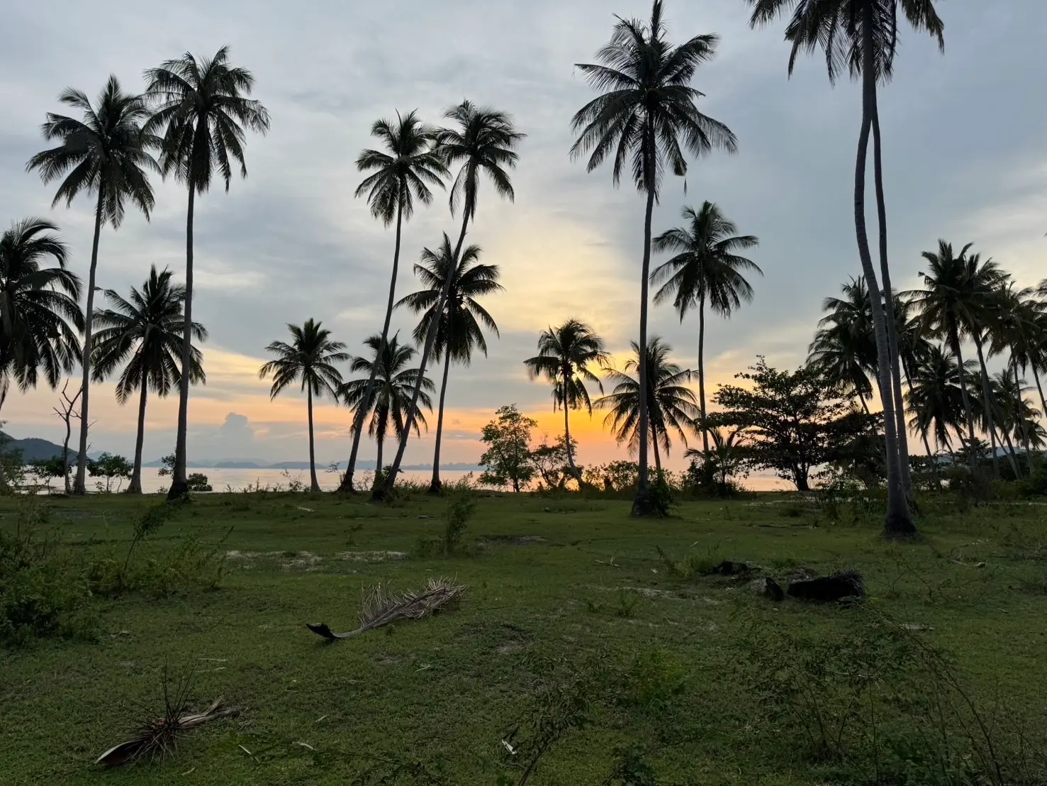 27 ไร่ ของที่ดินริมชายหาด - ชายหาดแหลมสร้อย