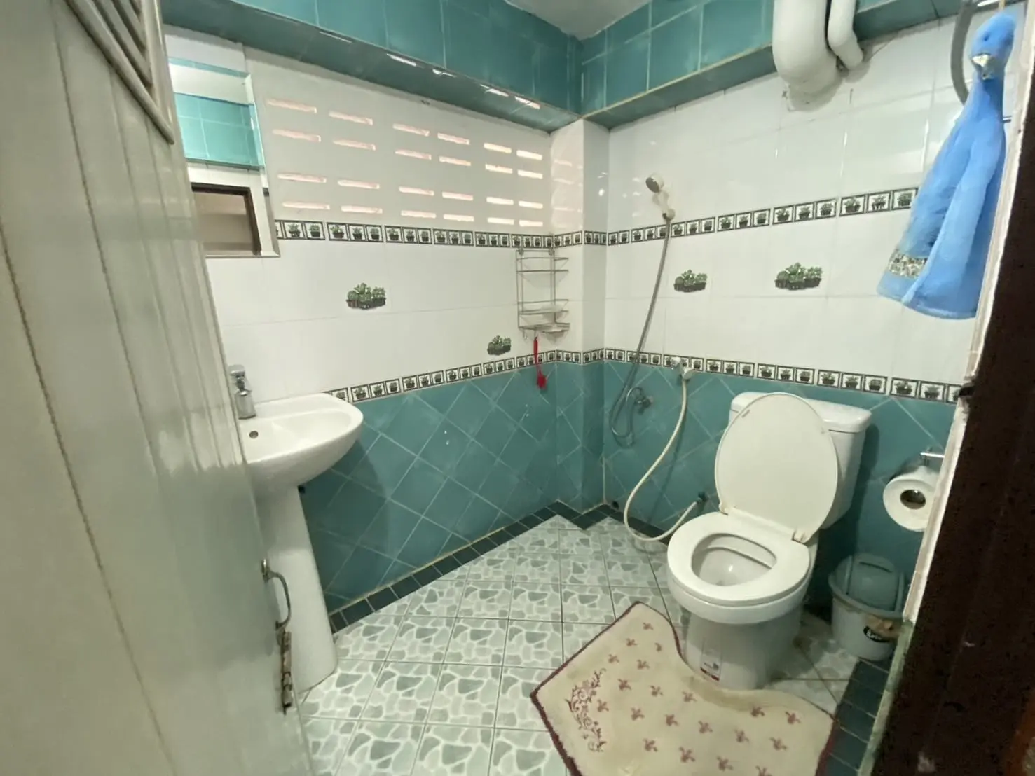 Large 2 Bed 2 Bath Thai Style House In Taling Ngam