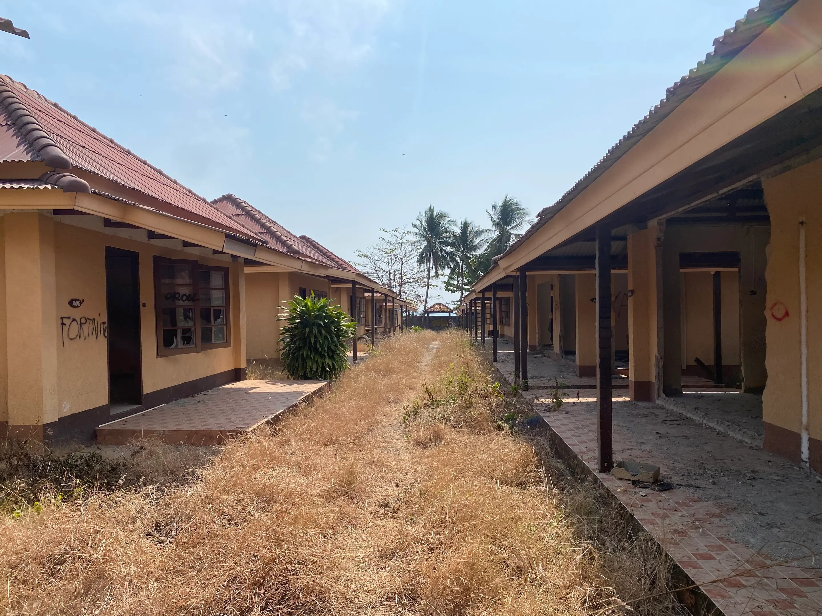 60 Bedroom Beachfront Hotel In Lamai In Need Of Renovation 