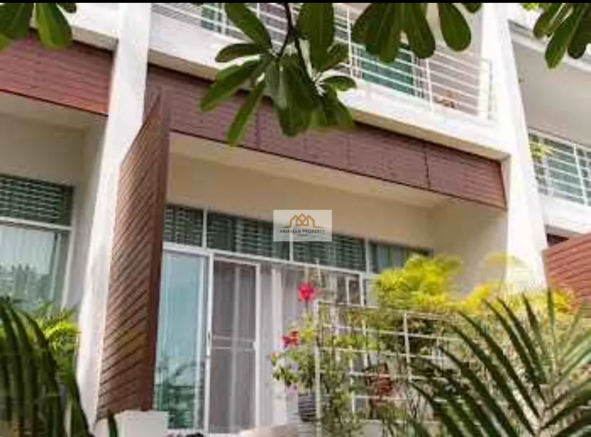 Chic 2-Bedroom Townhouse in Plai Laem with Open Layout and Balcony