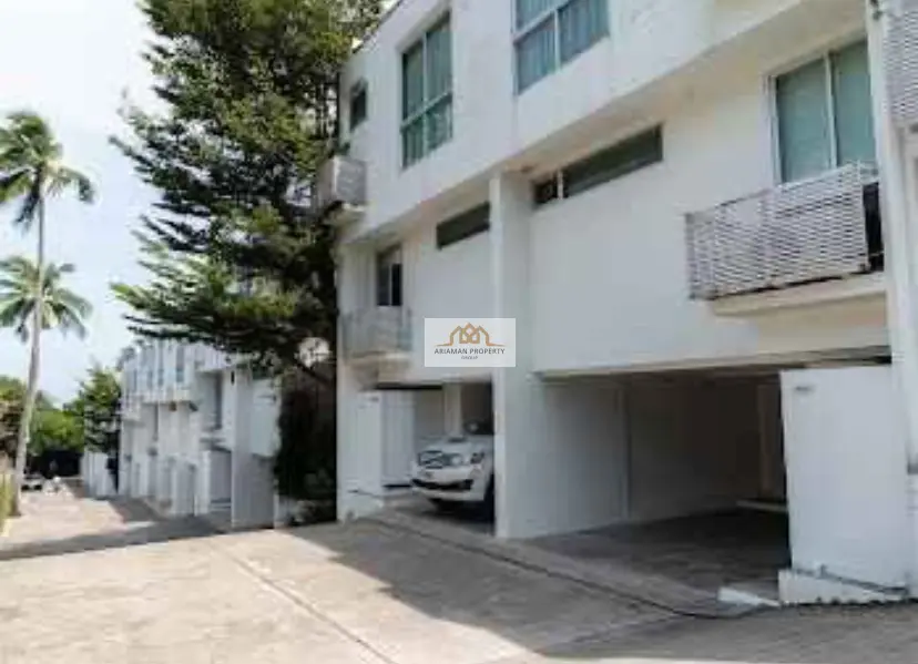 Chic 2-Bedroom Townhouse in Plai Laem with Open Layout and Balcony