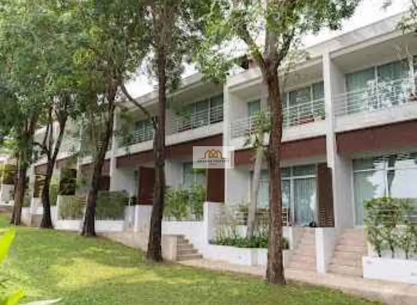 Chic 2-Bedroom Townhouse in Plai Laem with Open Layout and Balcony