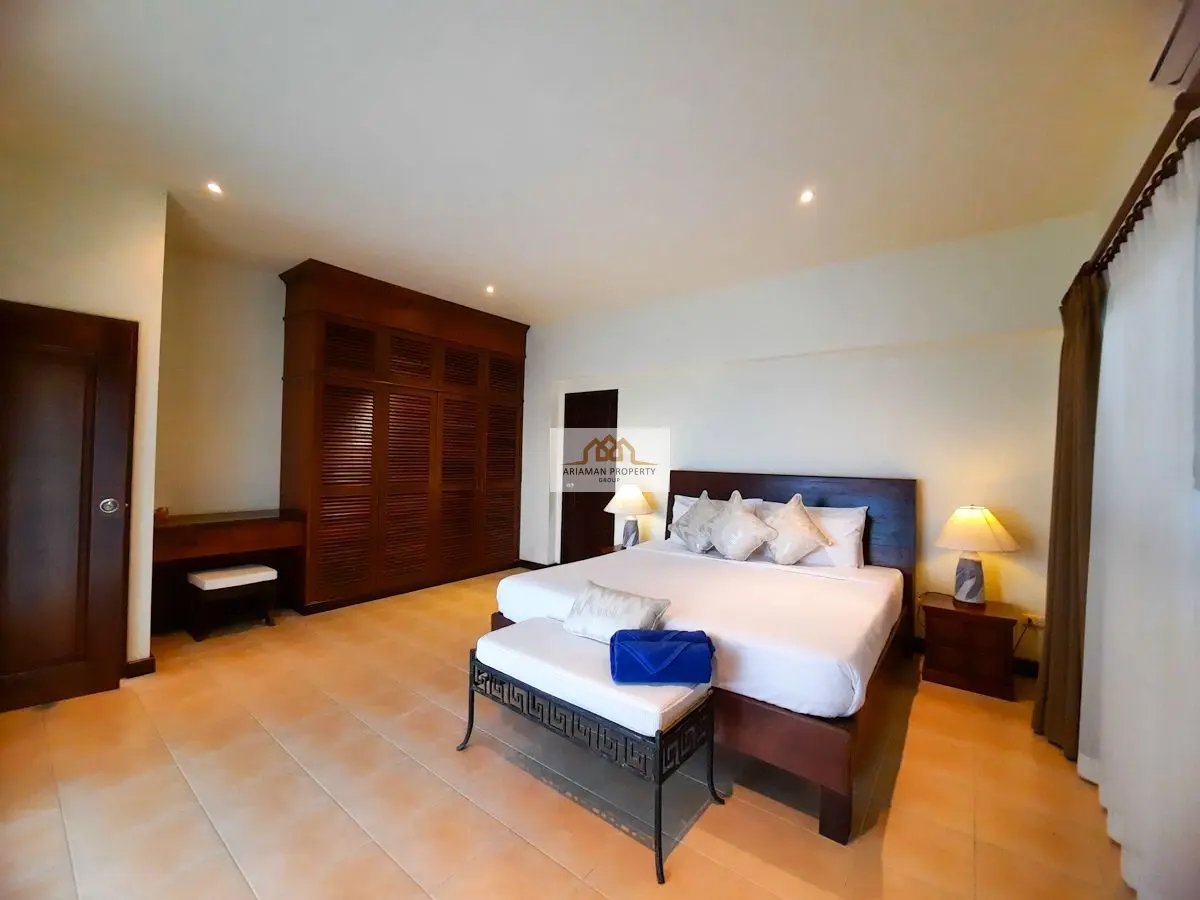 Spacious 3-Bedroom Freehold Villa with Infinity Pool and Ocean View in Bangpor 