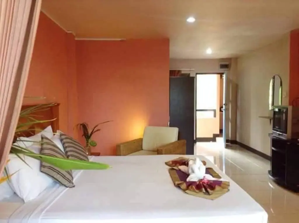 
    Beachfront Hotel for Sale in Lamai Ko Samui
  