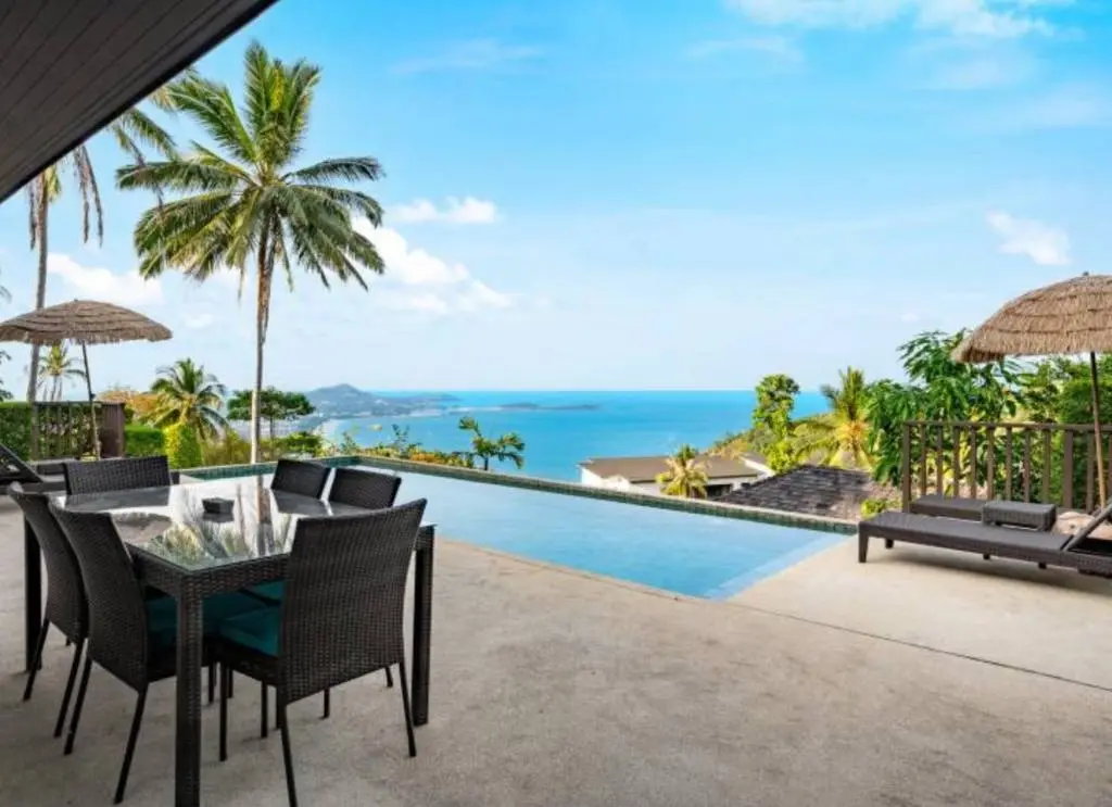 
    Luxurious 3-Bedroom Villa with Ocean Views
  