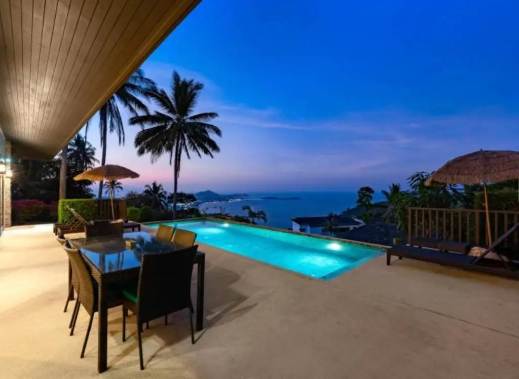 
    Luxurious 3-Bedroom Villa with Ocean Views
  