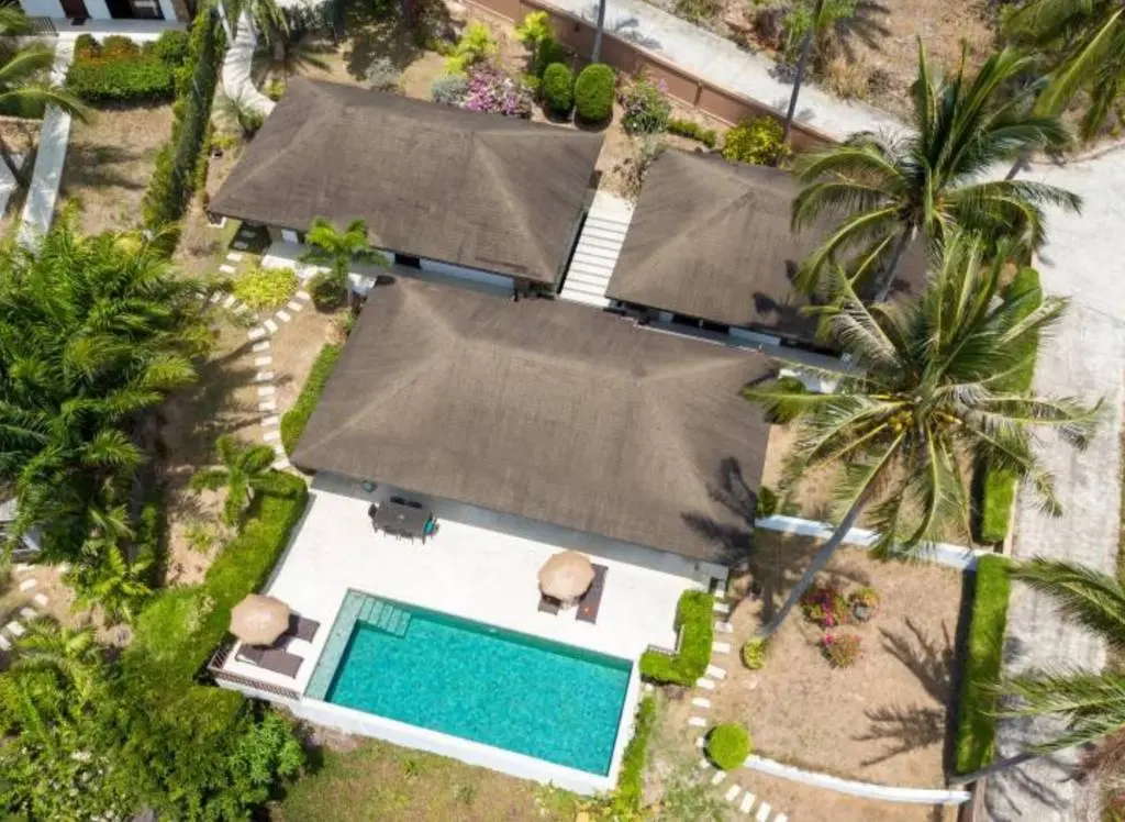 
    Luxurious 3-Bedroom Villa with Ocean Views
  