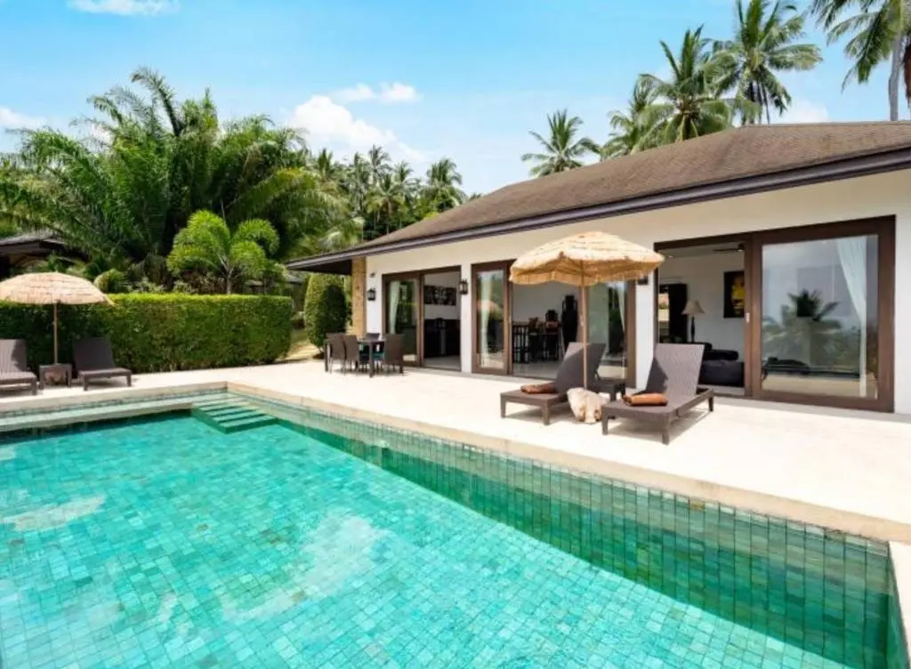 
    Luxurious 3-Bedroom Villa with Ocean Views
  