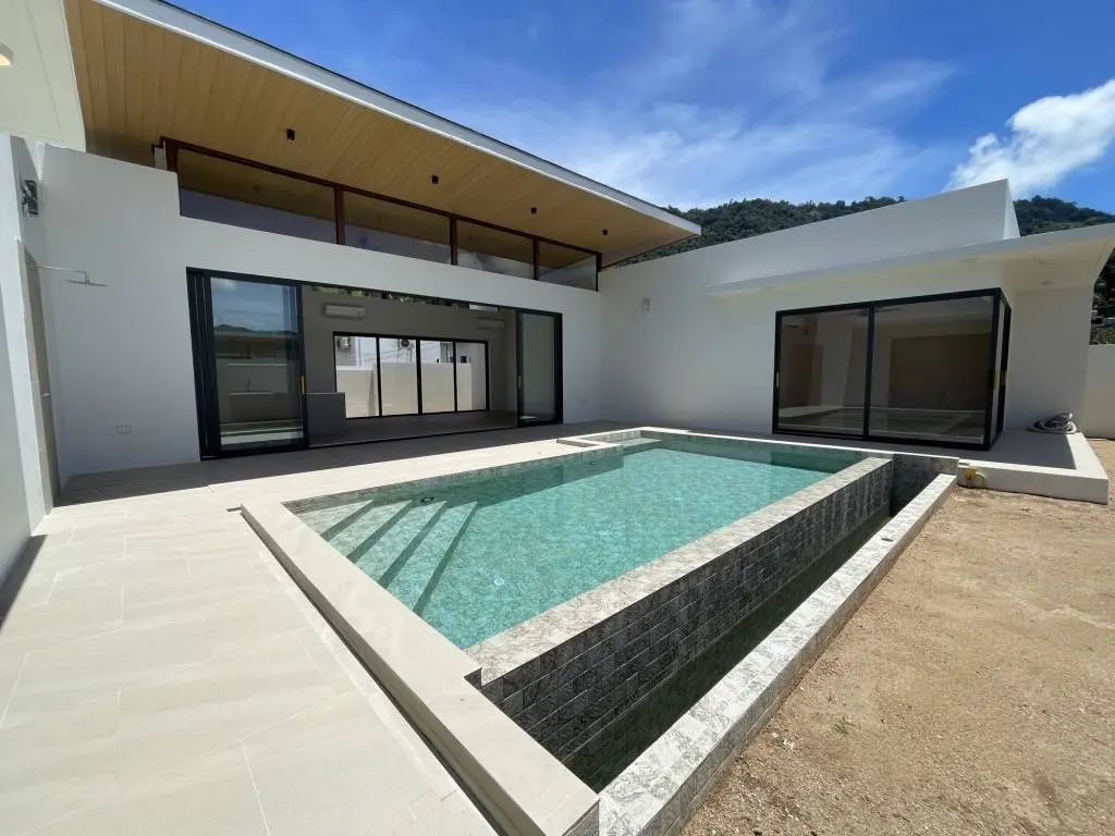 
    Luxurious Modern Villa with Pool in Lamai
  