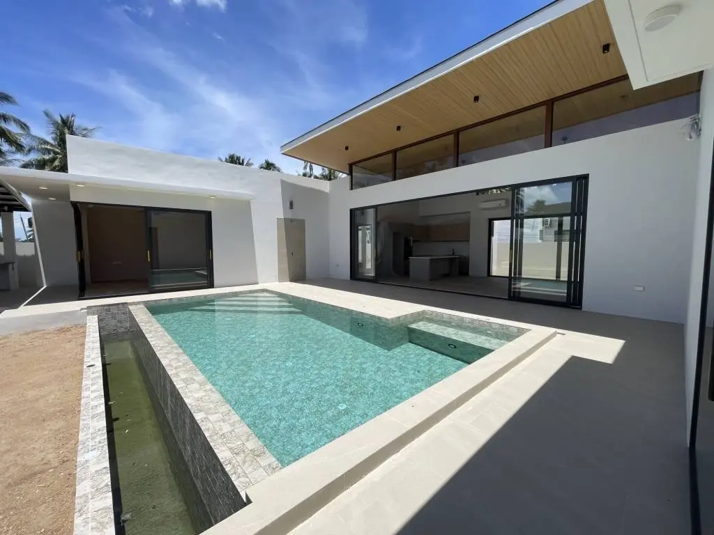 
    Luxurious Modern Villa with Pool in Lamai
  