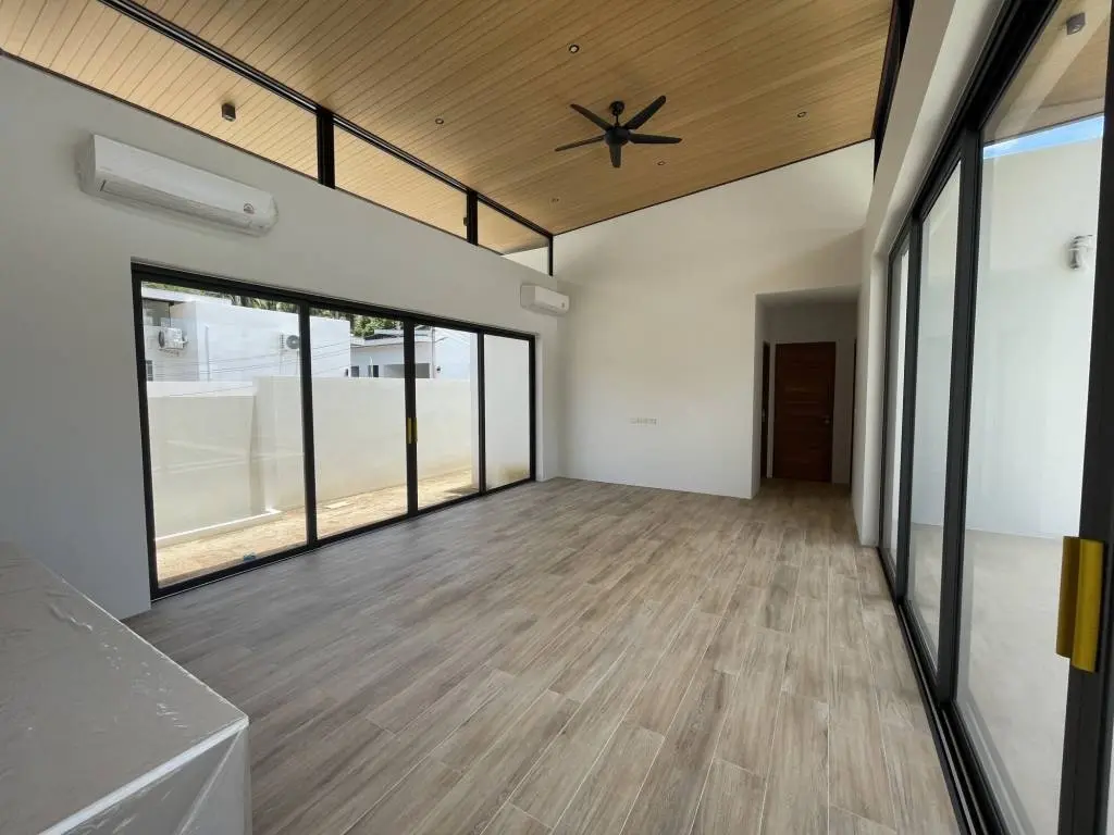 
    Luxurious Modern Villa with Pool in Lamai
  