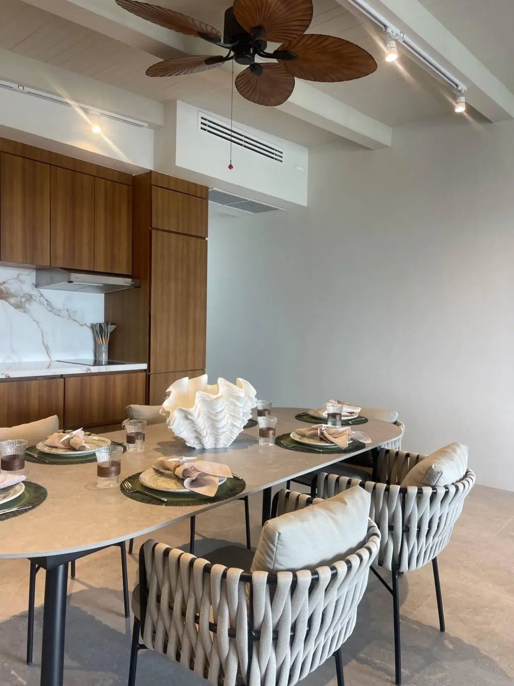 
    Luxurious Beachside Condo in Choengmon, Ko Samui
  