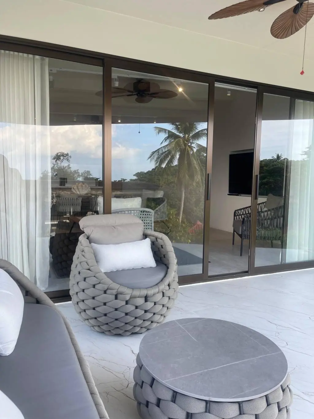 
    Luxurious Beachside Condo in Choengmon, Ko Samui
  