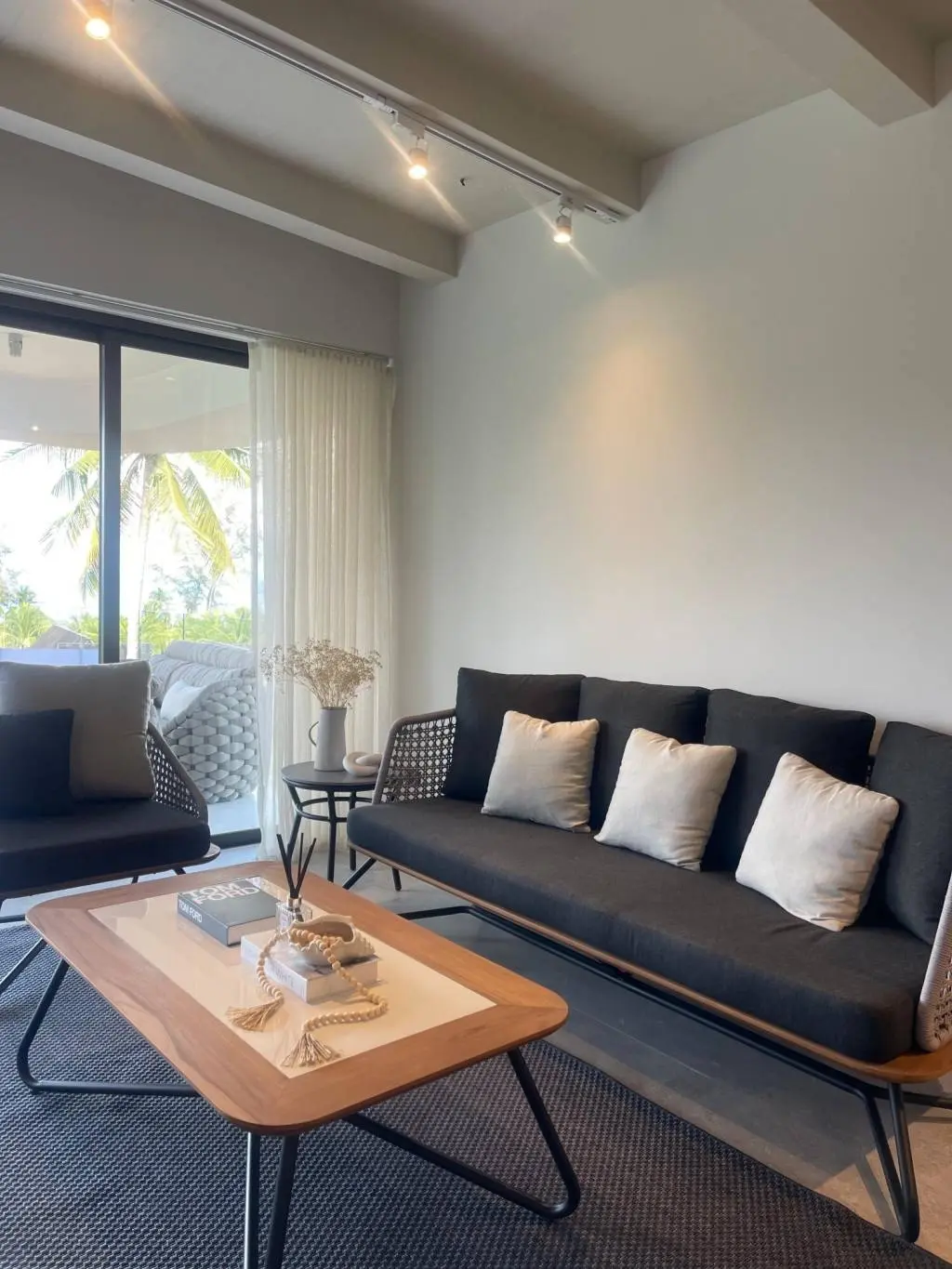 
    Luxurious Beachside Condo in Choengmon, Ko Samui
  