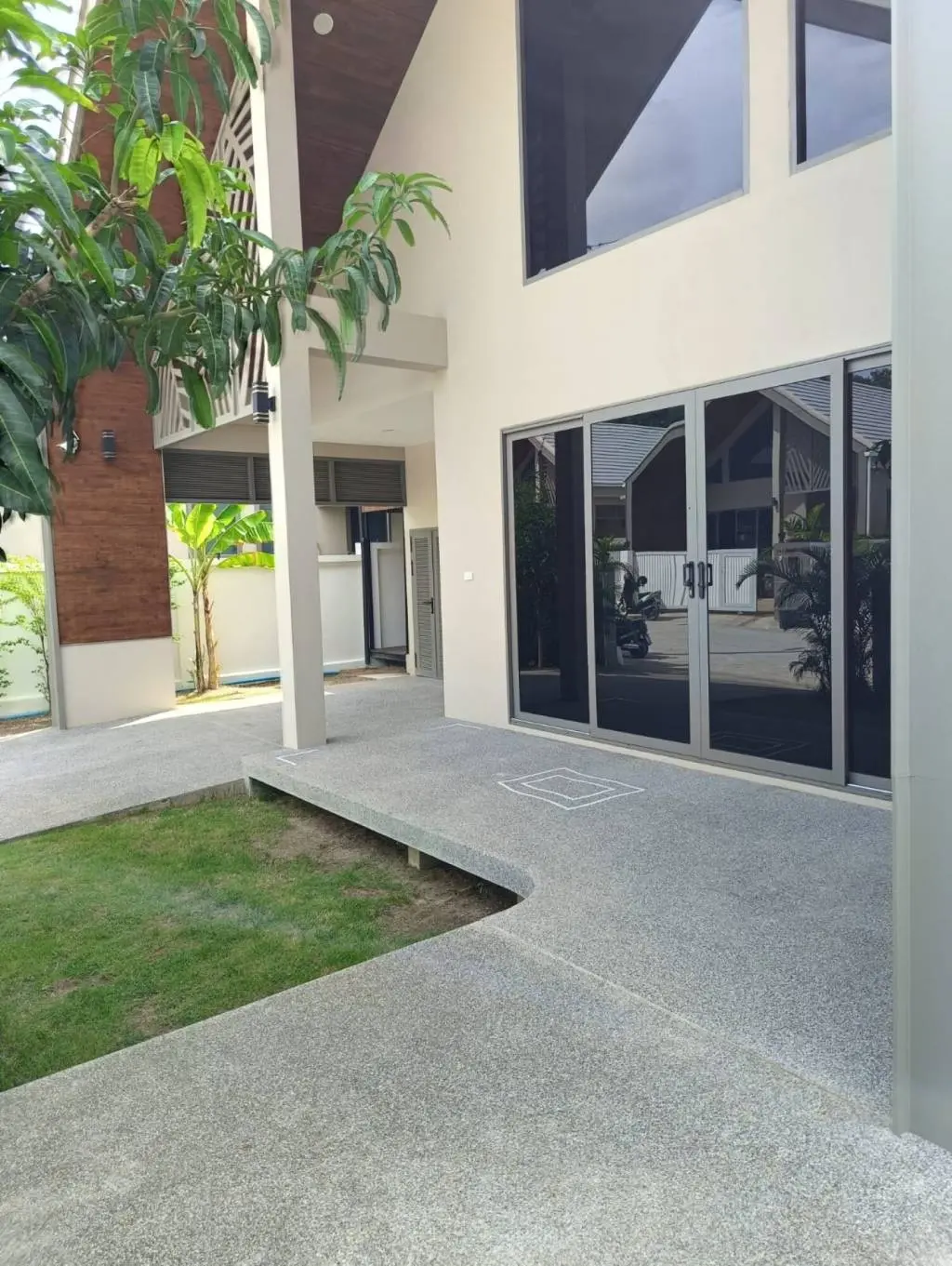 
    Contemporary 2-Storey 4BR Villa in Chaweng, Ko Samui
  