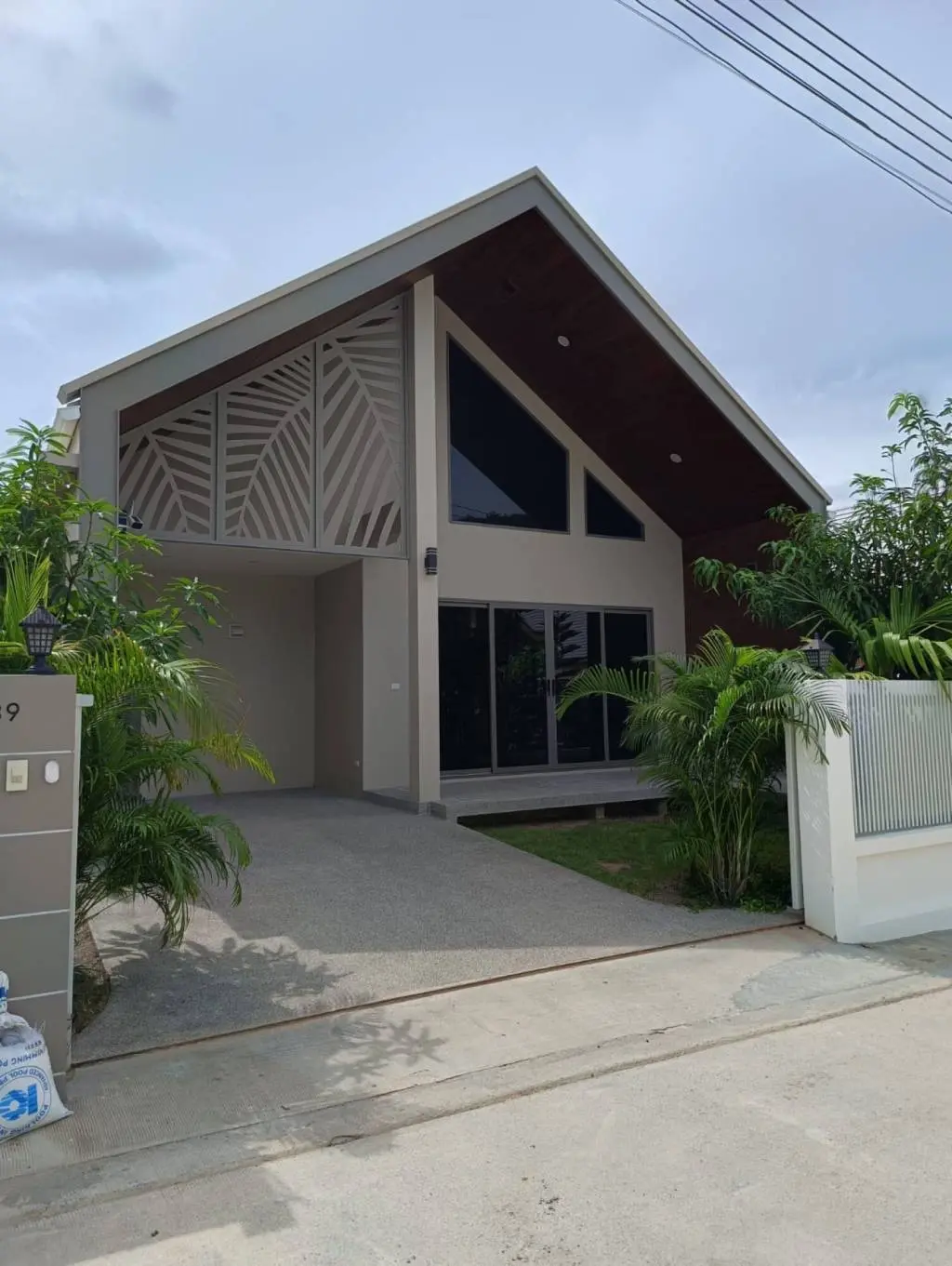 
    Contemporary 2-Storey 4BR Villa in Chaweng, Ko Samui
  