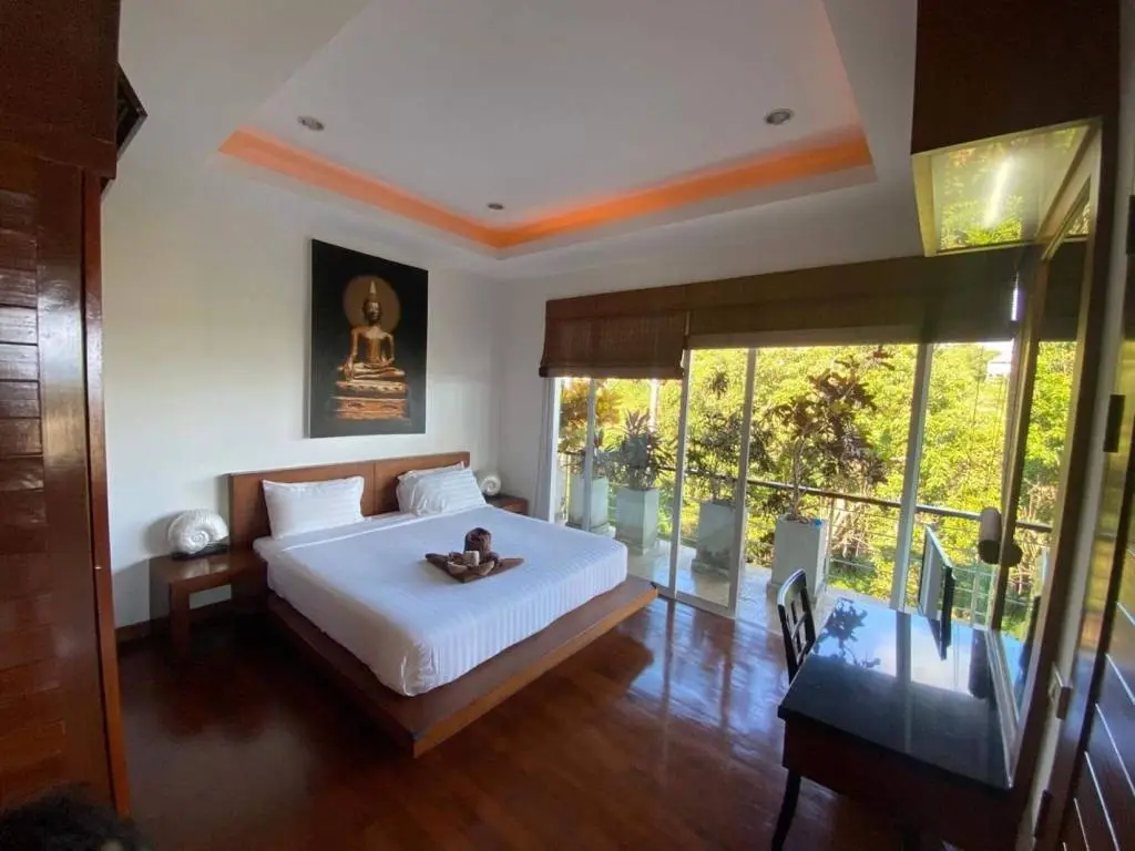 
    Luxurious 4 Bedroom Pool Villa in Lamai, Ko Samui
  