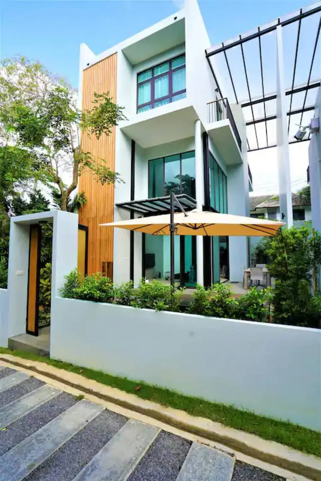 
    Luxurious Modern Townhouse in Bo Phut Ko Samui
  