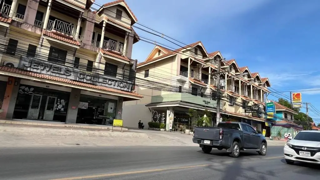 
    Ultra Luxury Freehold Retail Building Complex, Bophut, Ko Samui
  