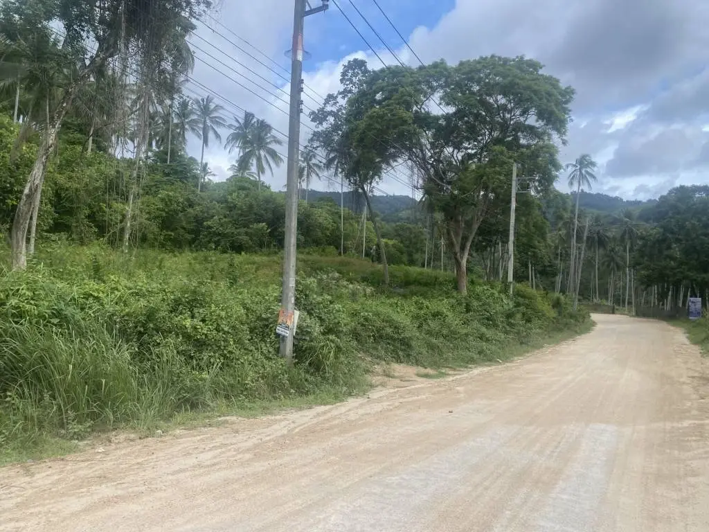 
    1100sqm of Affordable Freehold Land in Scenic Lamai
  