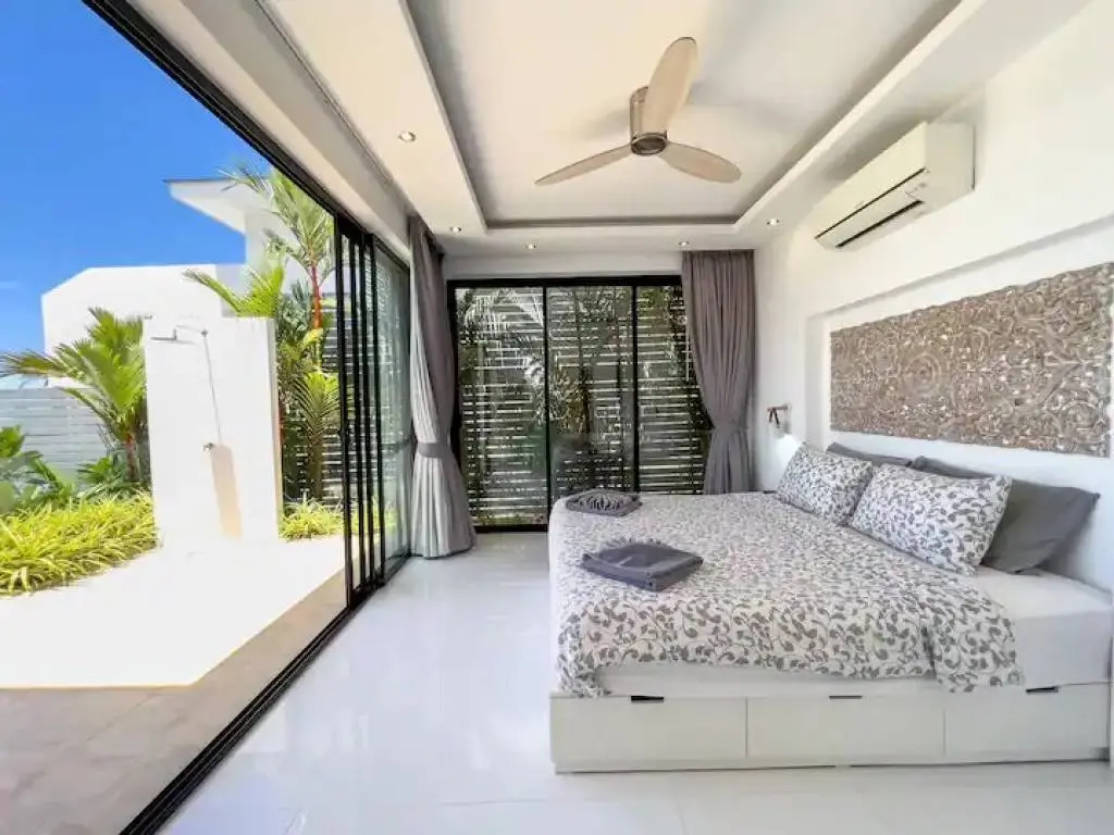 
    Amazing Sea View Villa in Chaweng Hill
  