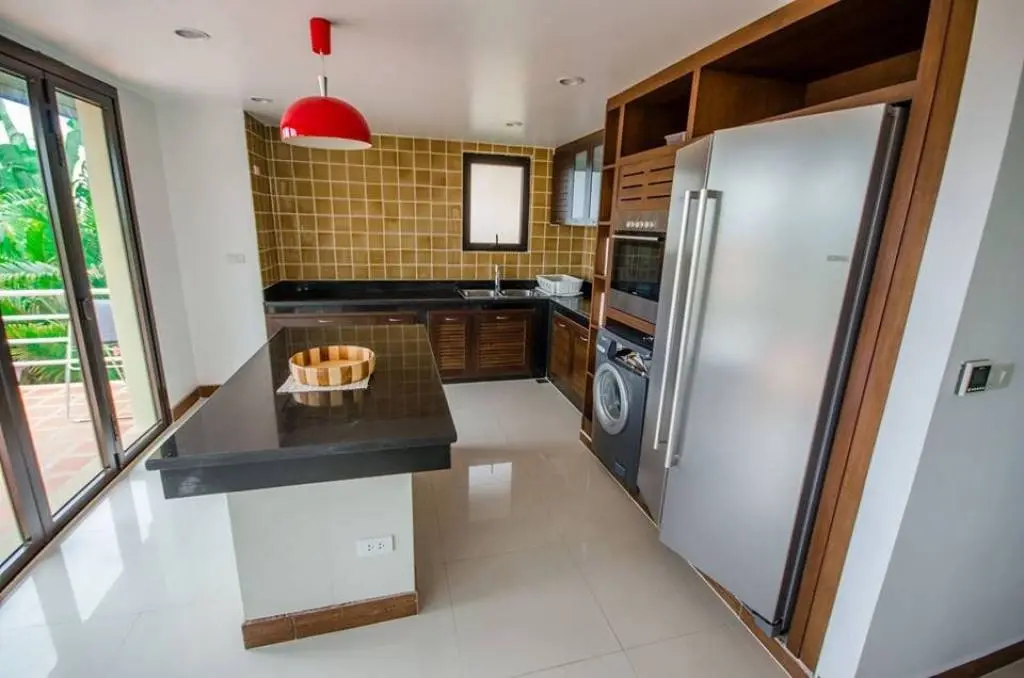 
    Stunning 4 bed 4 bath in Thongson bay
  