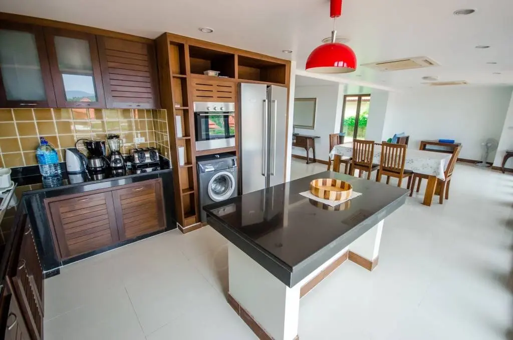 
    Stunning 4 bed 4 bath in Thongson bay
  