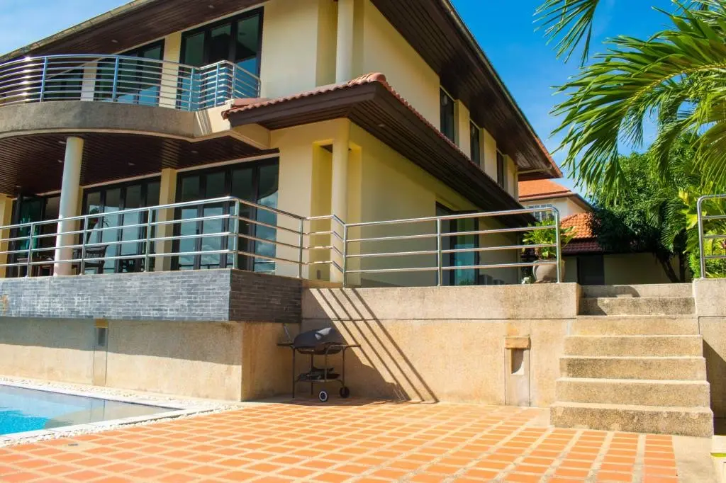 
    Stunning 4 bed 4 bath in Thongson bay
  