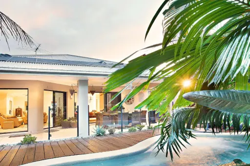 Dubai Luxury House with swimming pool
