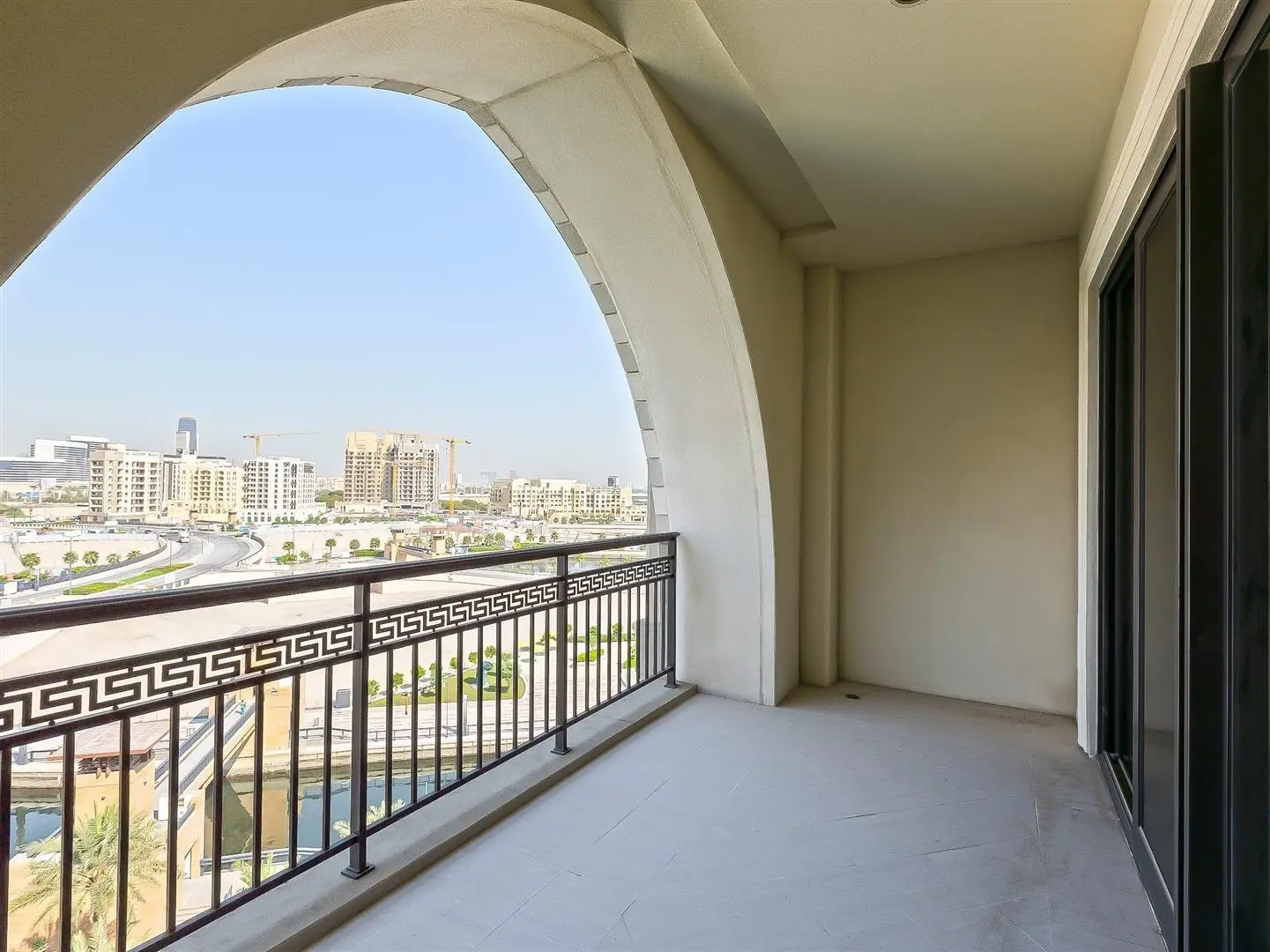 Unfurnished Unit | Amazing Creek View | High Floor